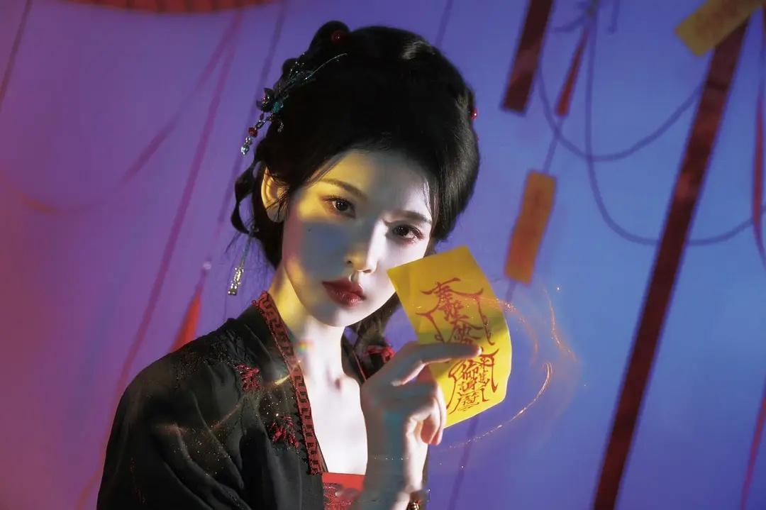 张淼怡和以前真是两模两样。。。张淼怡错世录造型