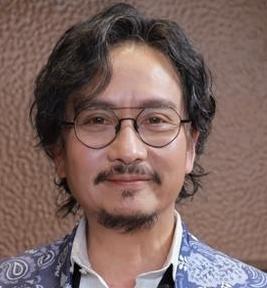 谢君豪：角色见一个爱一个根本躺不平”源于澎湃有戏的一篇文章。文章指的是谢君豪饰演