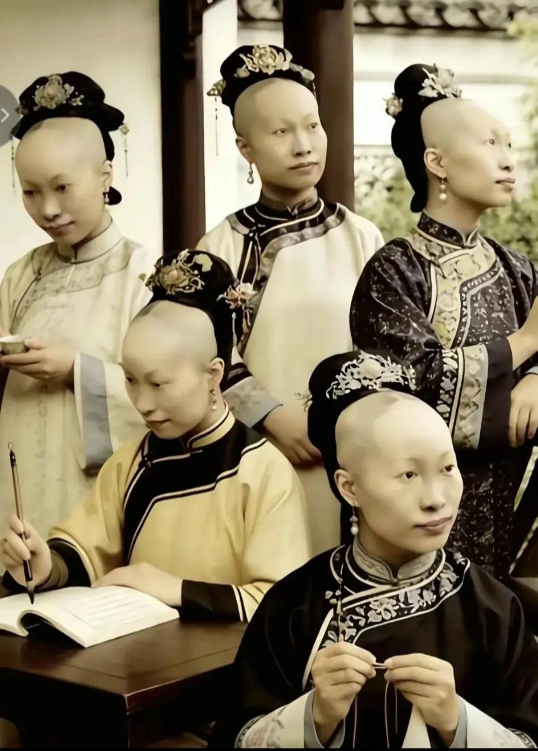 女的也剃头吗？

电视剧里的不是这样演的啊

这不是真实的清朝女子照片吧

这装