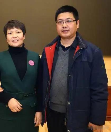 1998年，河北1男子，婚后不想工作，请求妻子供他读硕博。没想到，妻子竟点头答应