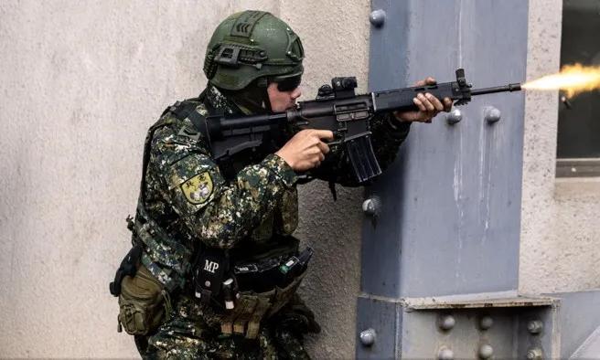 大陆若实施“斩首战”，台军恐难招架——从宪兵演练看防御短板

根据《青年日报》报