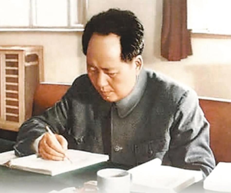 1953年，毛主席问教育部副部长叶圣陶：“现在编写全国中小学教材的有多少人？”叶