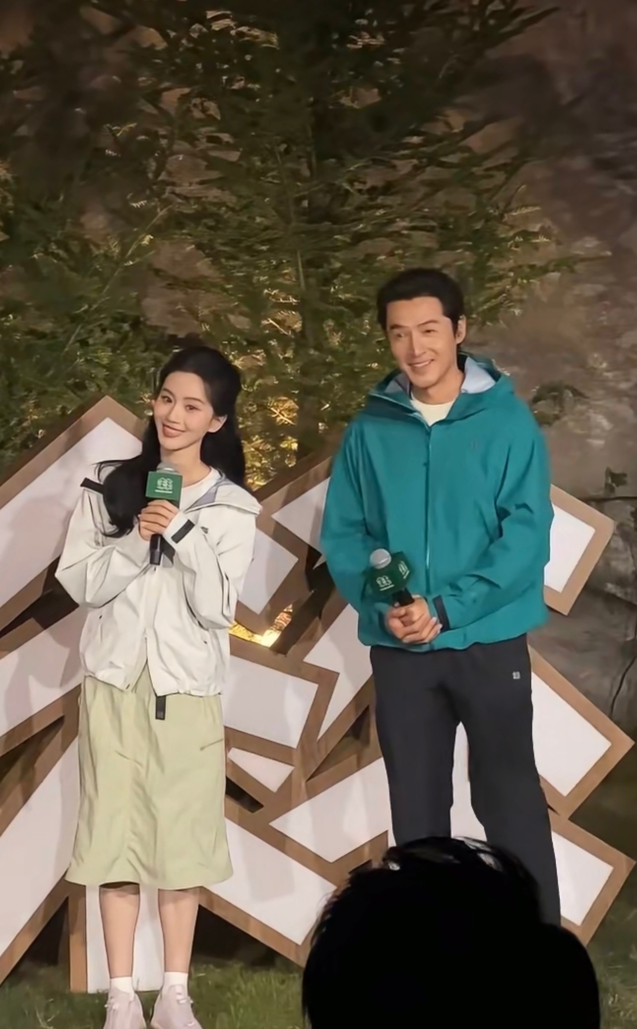 爷青回！ 刘诗诗胡歌活动同框啦！又勾起了我多少年前的美好回忆[打call]刘诗诗