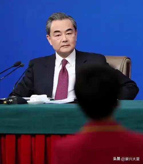 我们王毅外长又给媒体们上一堂免费生动的古训课，直指目前中东的局势状态，伊朗能学会