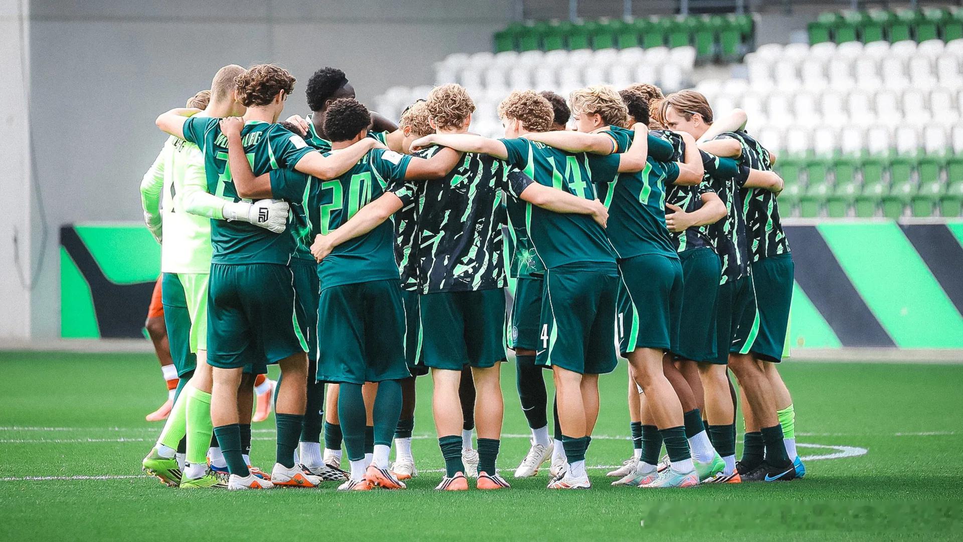 🐺💚【狼堡双主场比赛日！U19今晚再战梅彭⚽】今晚，狼堡一线队与U19梯队将