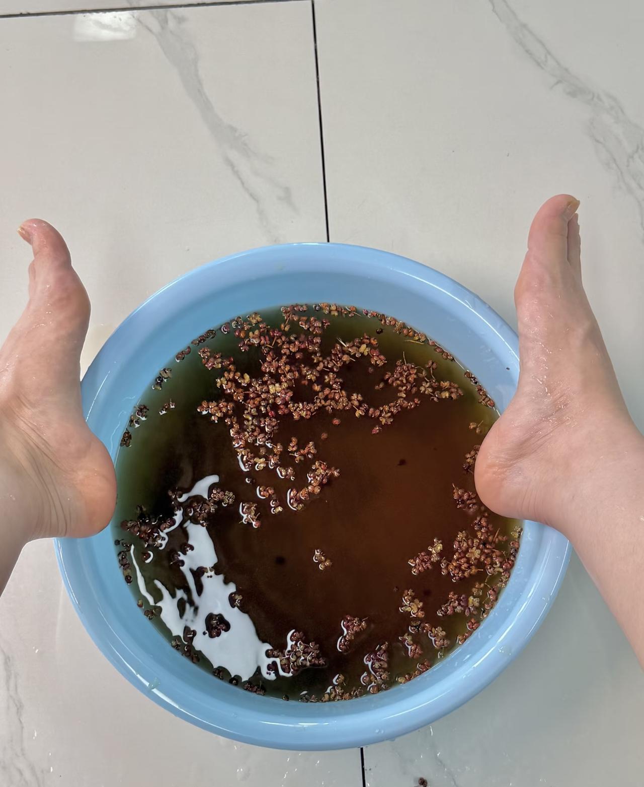 湿气重？别瞎忙！记住这个“祛湿三步走”，一步都别错！

总感觉身体沉重、没精神？