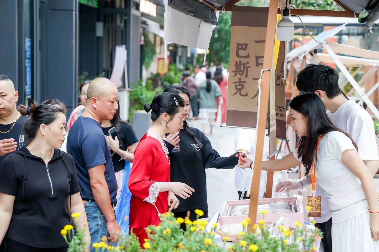 🎈盛世华诞，“燃”起台州黄岩官河水街的宋韵风暴！🎈

✨宝子们，盛世华诞之际