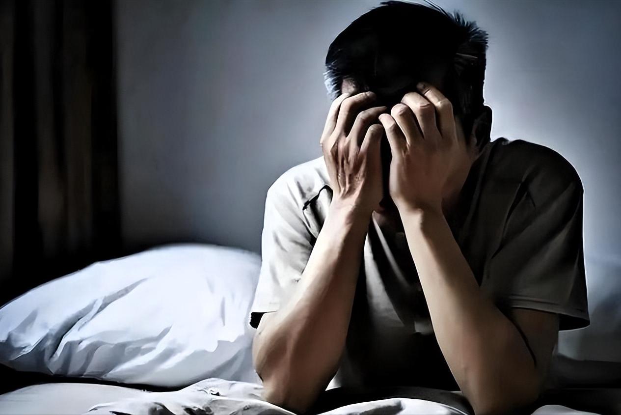 外地男子专程跨省赶赴上海嫖娼，谁料中途骤然变脸，突然勒住女子脖颈威逼转账！得手后
