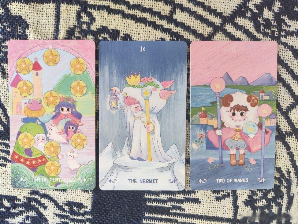 塔罗[超话] 【🔮叶子｜感情】暗恋本身，是一场独自盛大的心动。你反复揣摩对方的