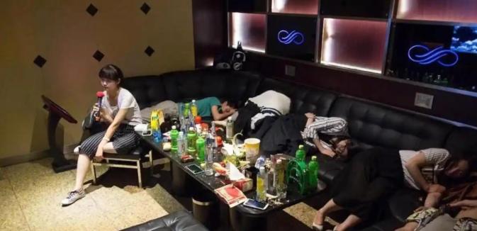 2011年，云南一17岁少年被35名保安手持狼牙棒殴打致死，少年肝脏外露、颅骨全
