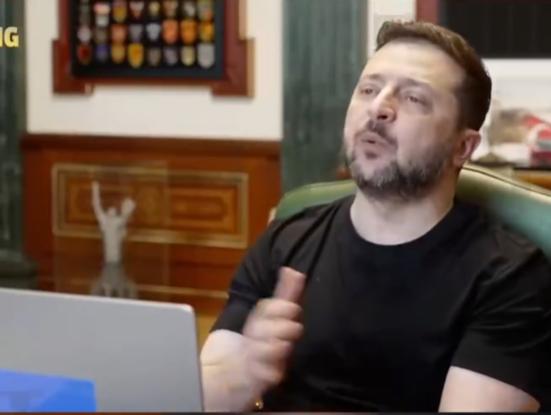 最近泽连斯基是真坐不住了，接连在采访里公开吐槽美国，美国宁愿信普京，也不信他手里