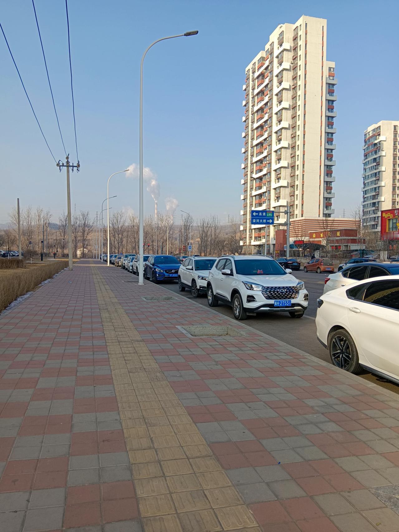 天南地北大拜年腊月廿十八，我们来到了承德过年，今天我们要去亲家接孙女回家，先赶上