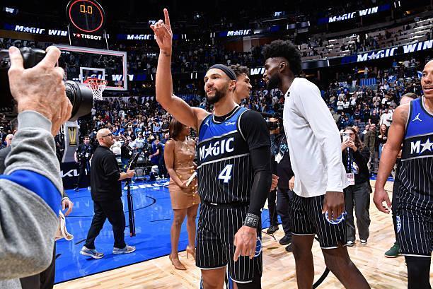 萨格斯的进攻效率值排名联盟第35位，防守效率值排名联盟第23位，净效率值排名联盟