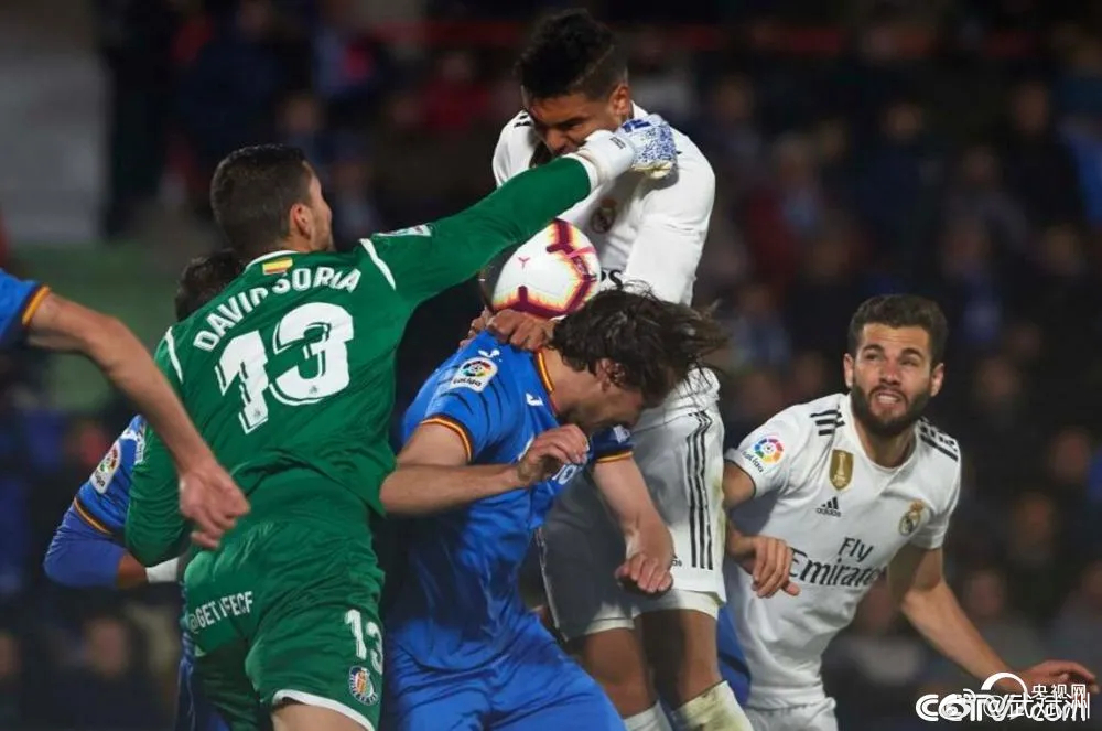 伯纳乌惊现屠龙夜！皇马0-1栽倒赫塔菲脚下，两连败直接把争冠主动权拱手让人！昨晚