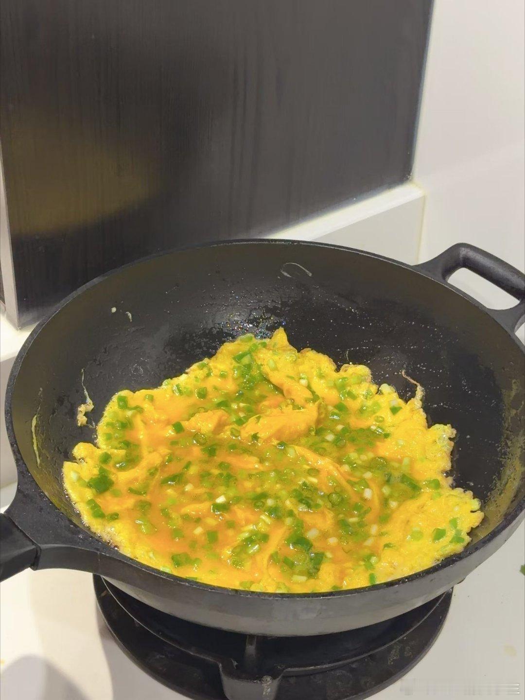 越长大越发现，开心变得很短暂，难过却显得绵长，老大说的对，要寻找快乐，寻找热爱，