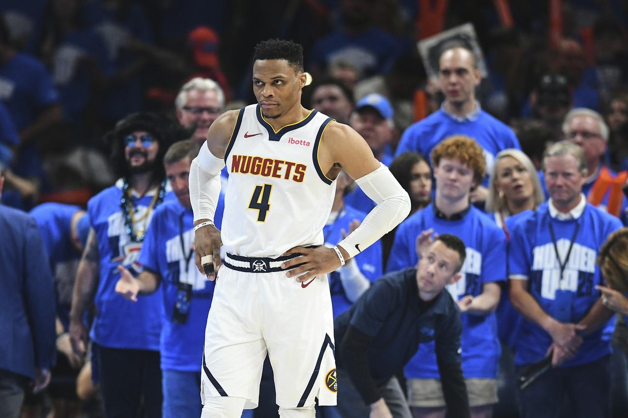 威少应该非常后悔吧？训练营即将开启（9月30日），然而作为NBA75大球星仍然没