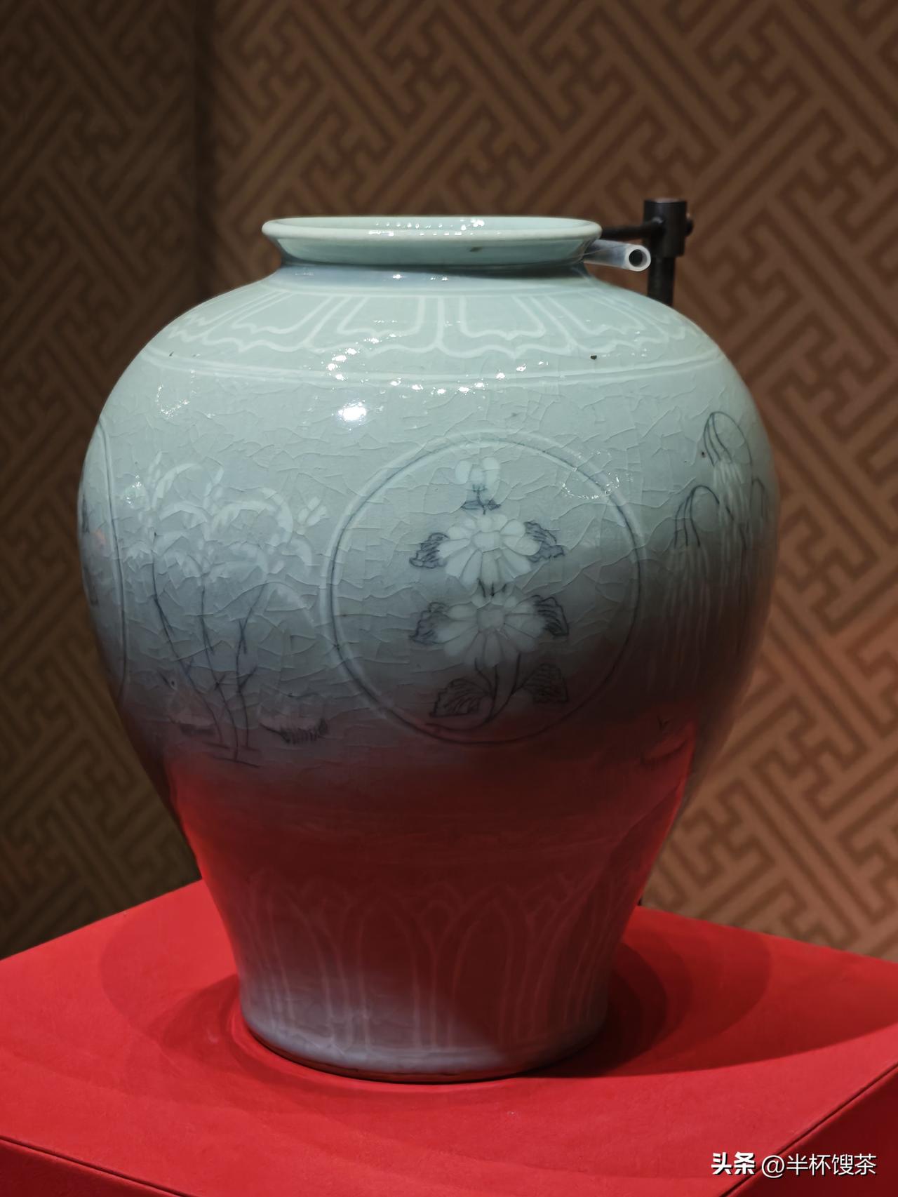 上次来鼓浪屿还是四年前，再又登岛，人潮依旧熙攘。鼓浪屿地标八卦楼藏着百年故事！红