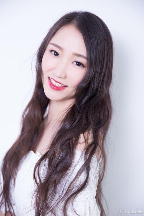 吉祥三宝“女儿”英格玛近照曝光自拍清纯可人颜值高 ​​​