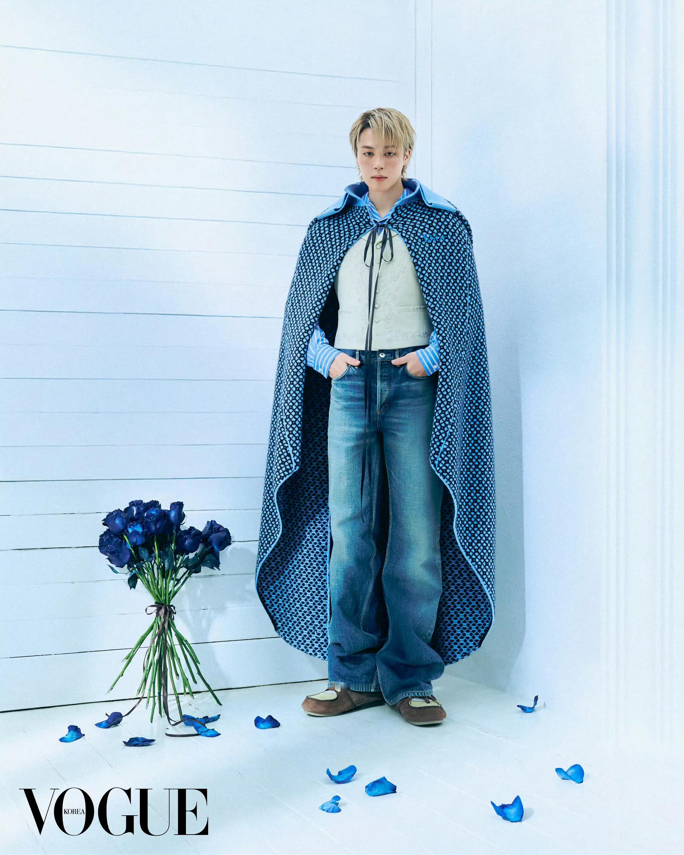 朴智旻  Vogue Korea 2026年二月刊封面画报，穿着 Dior男装带