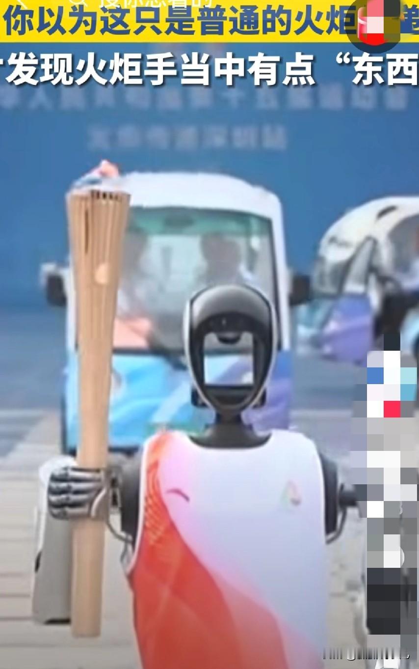 智能火炬手：圣火中燃烧的现在与未来
 
当“夸父”机器人的机械臂稳稳擎起全运会火