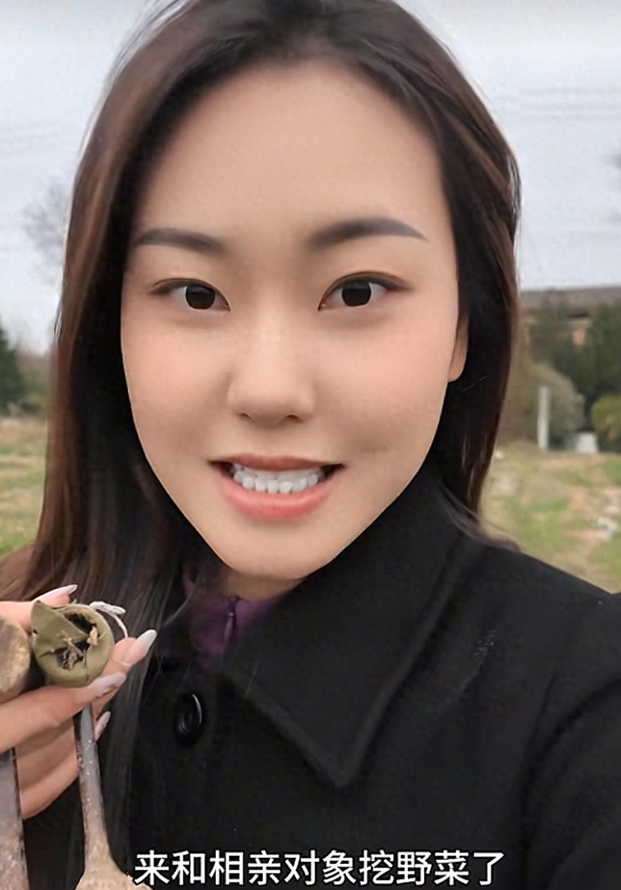 “啥人都有！”相亲对象挖野菜后续！男方发给女方看了他妈烙馍，但没叫女方吃。前段时