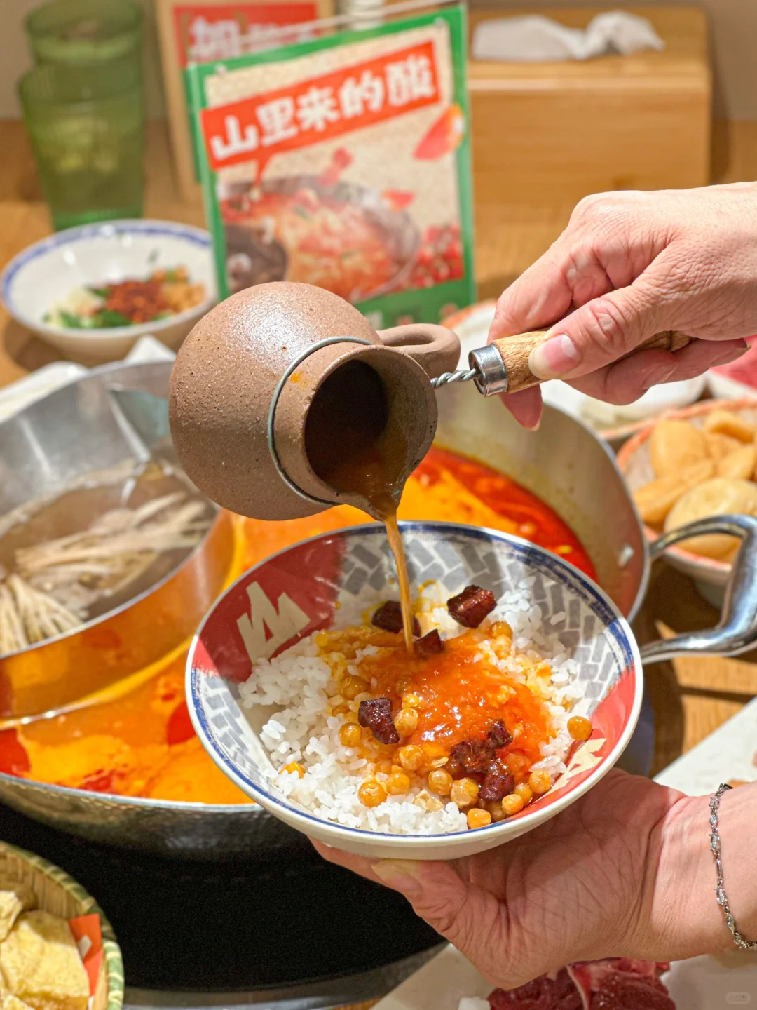 这口酸汤火锅，比螺蛳粉还上 头…………