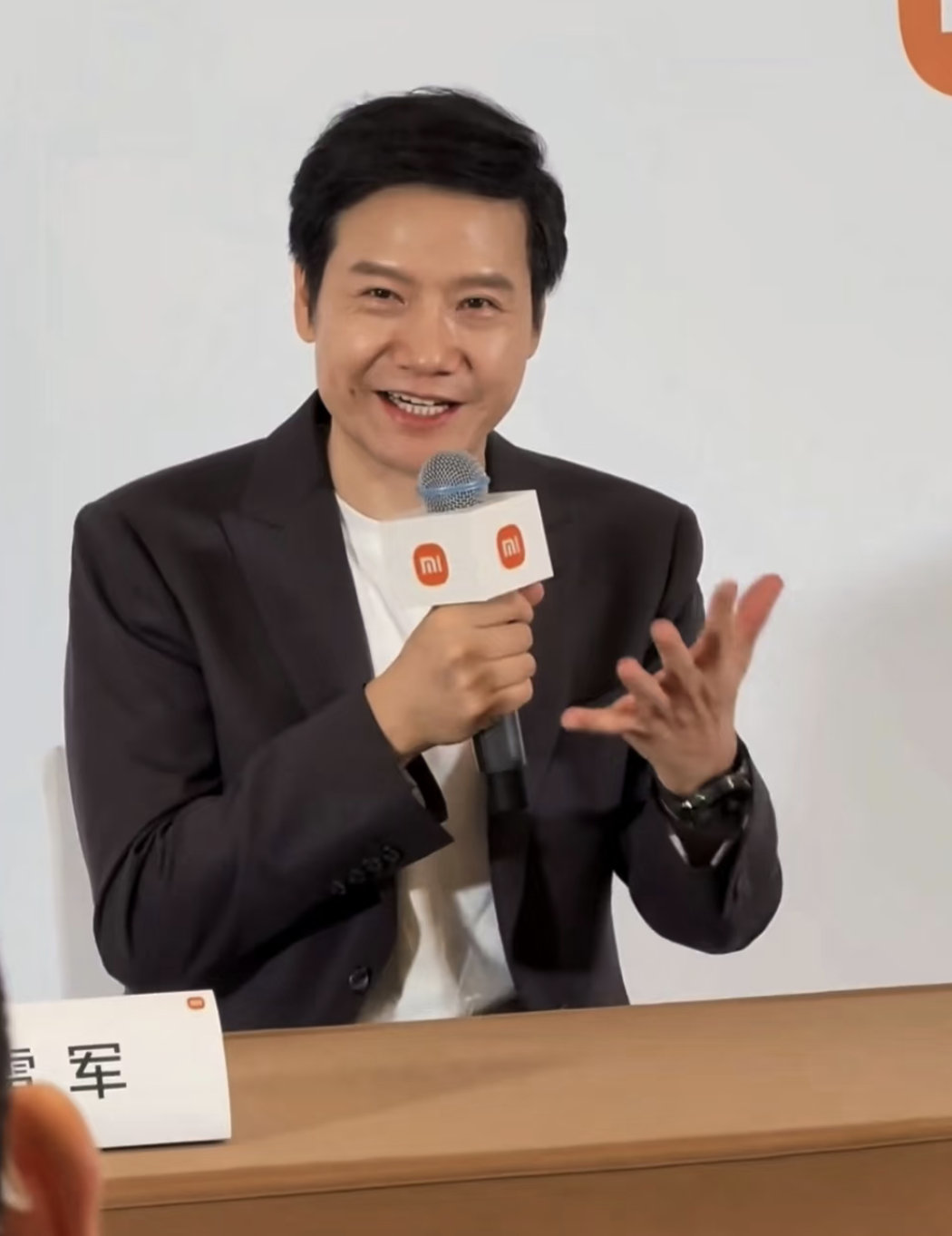 小米捐赠5亿元支持科研雷总身价涨的厉害，5个亿支持科研也很牛了 ​​​