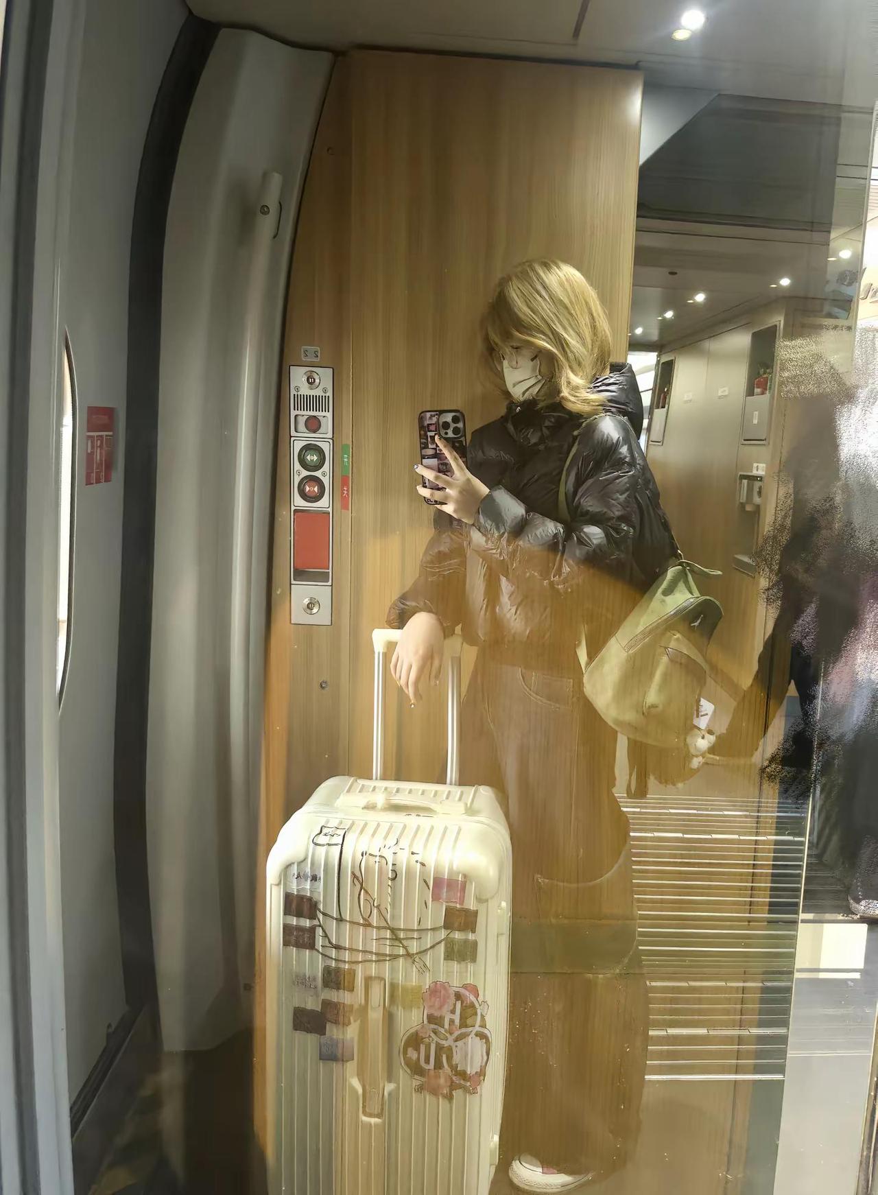 列车 带着夕阳开往诱惑疾风知劲草