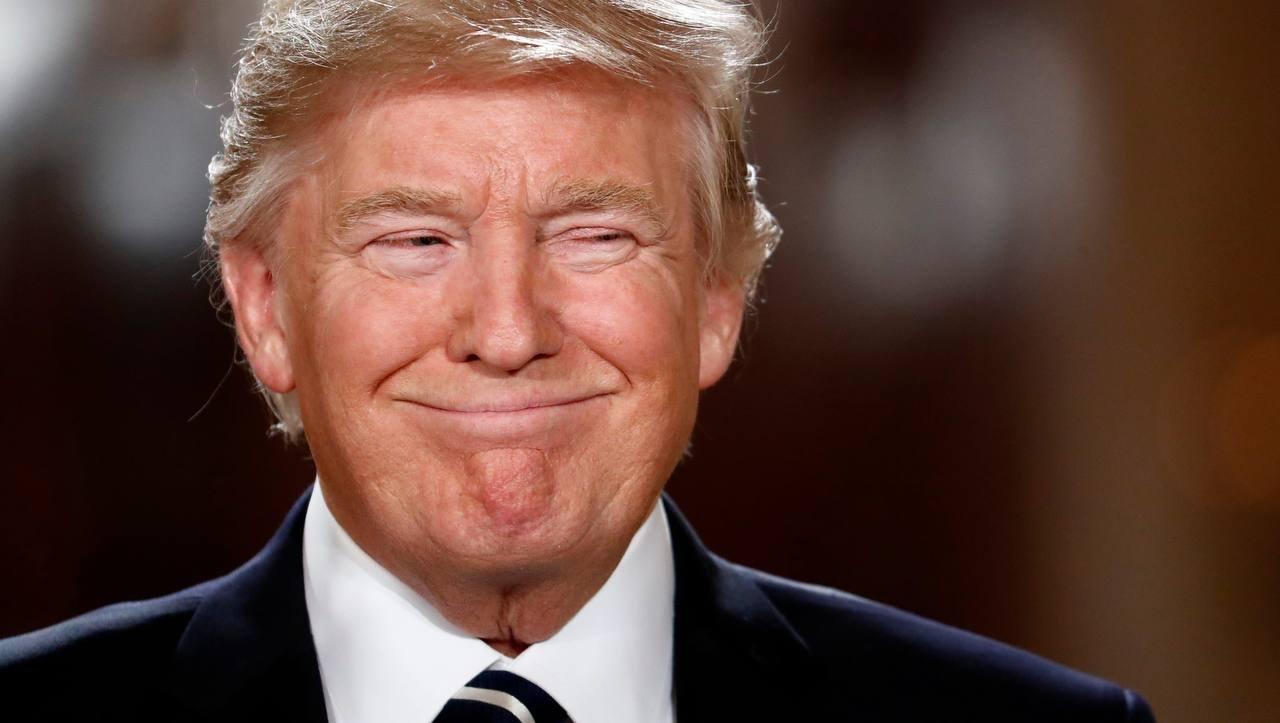 白宫夸夸大赛。

先是白宫副幕僚长兼国土安全顾问米勒，花式吹捧特朗普：特朗普总统