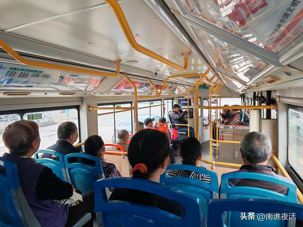 蚌埠公交上为啥全是老年人？看完数据我沉默了

今天上午坐公交车，我数了一下，一车