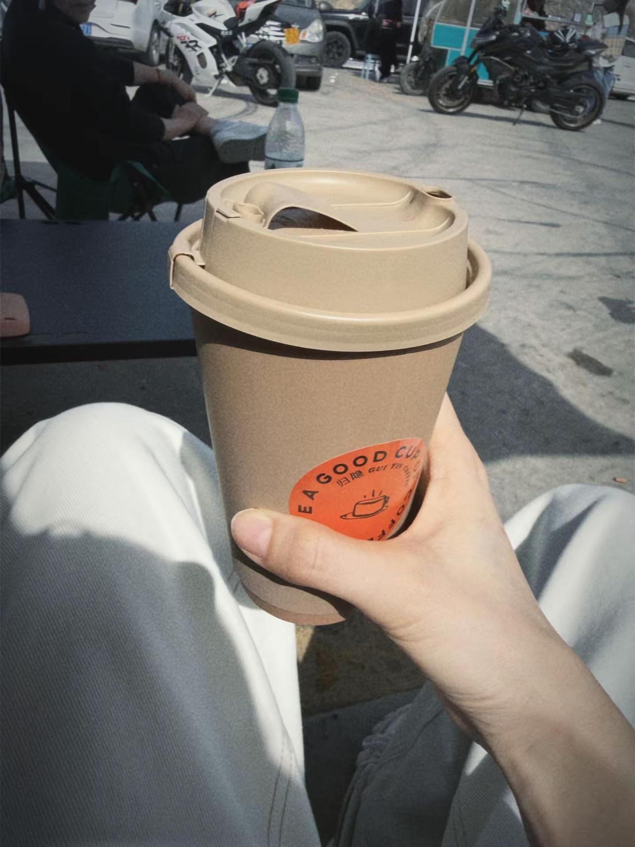 假期结束，不想上班。可是粉底液水乳又见底了，苹果要出ipho18，我的e300还