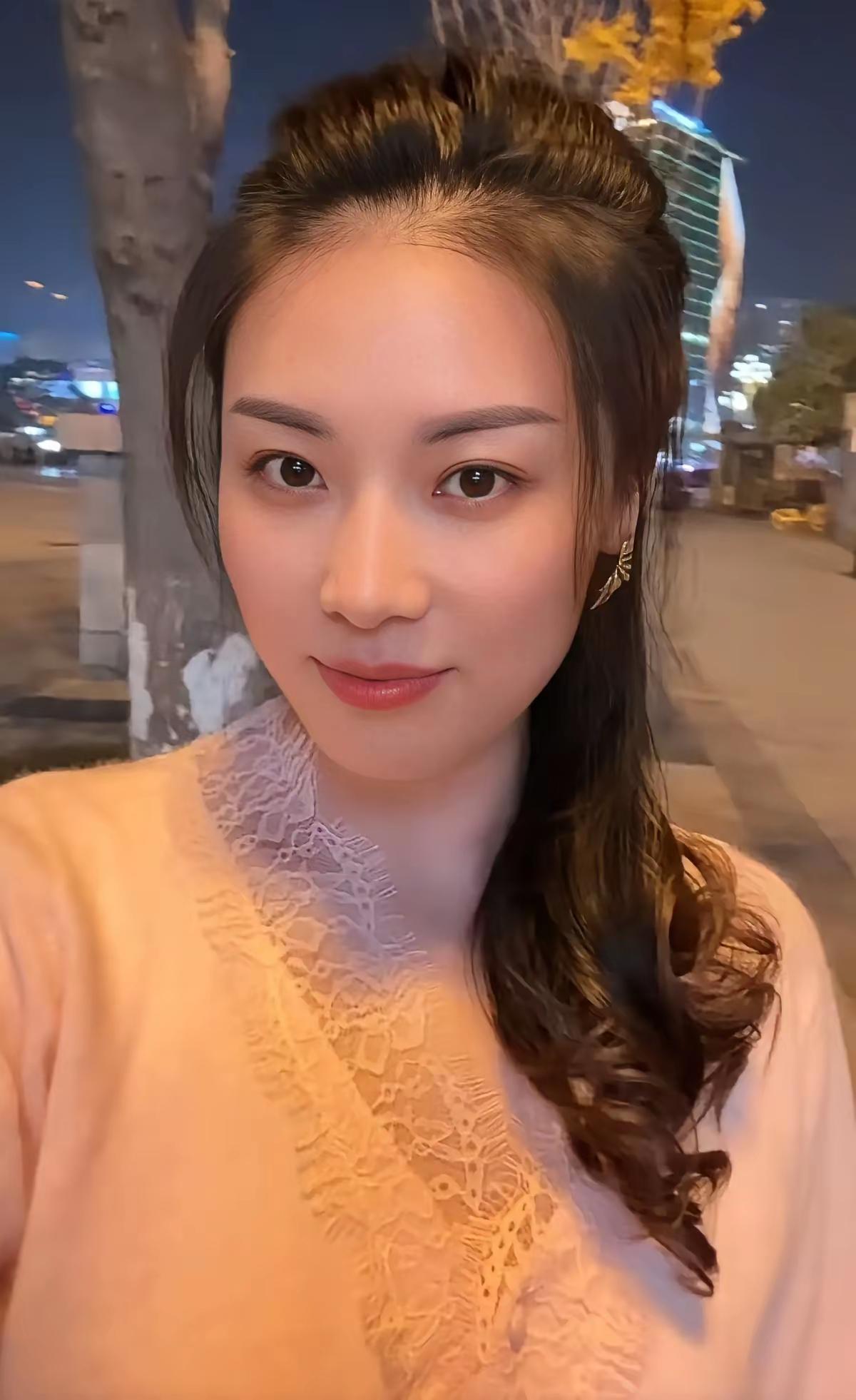 如何展现中年女性的优雅气质?