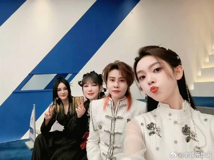 陈瑶感谢尚雯婕萨顶顶的大师课 陈瑶三公舞台惊艳背后全是努力，感恩两位声乐大神倾尽