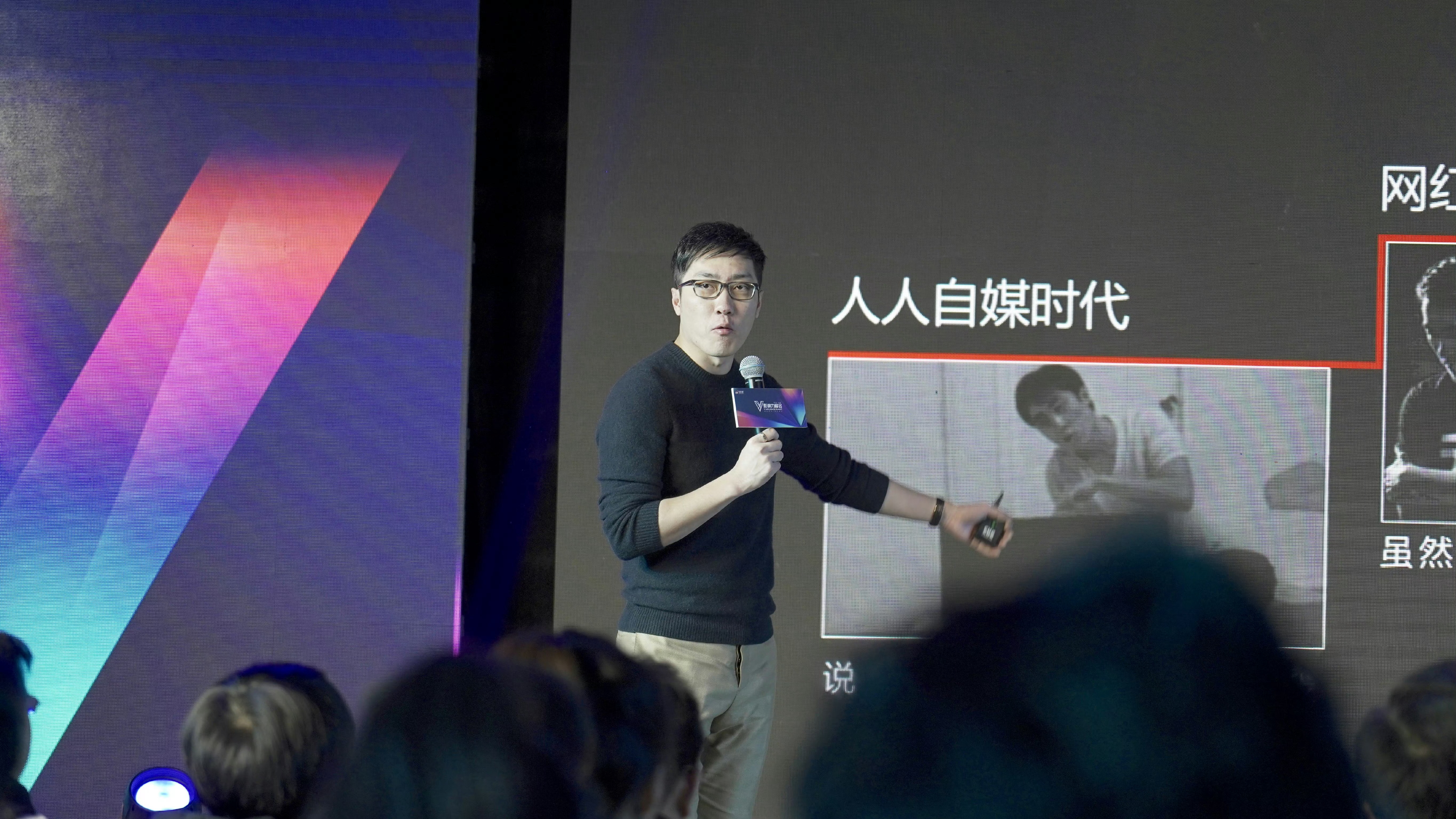 王自如将回应离开格力我太期待了，18年见到自如哥的时候，我觉得是他点燃了我做自媒