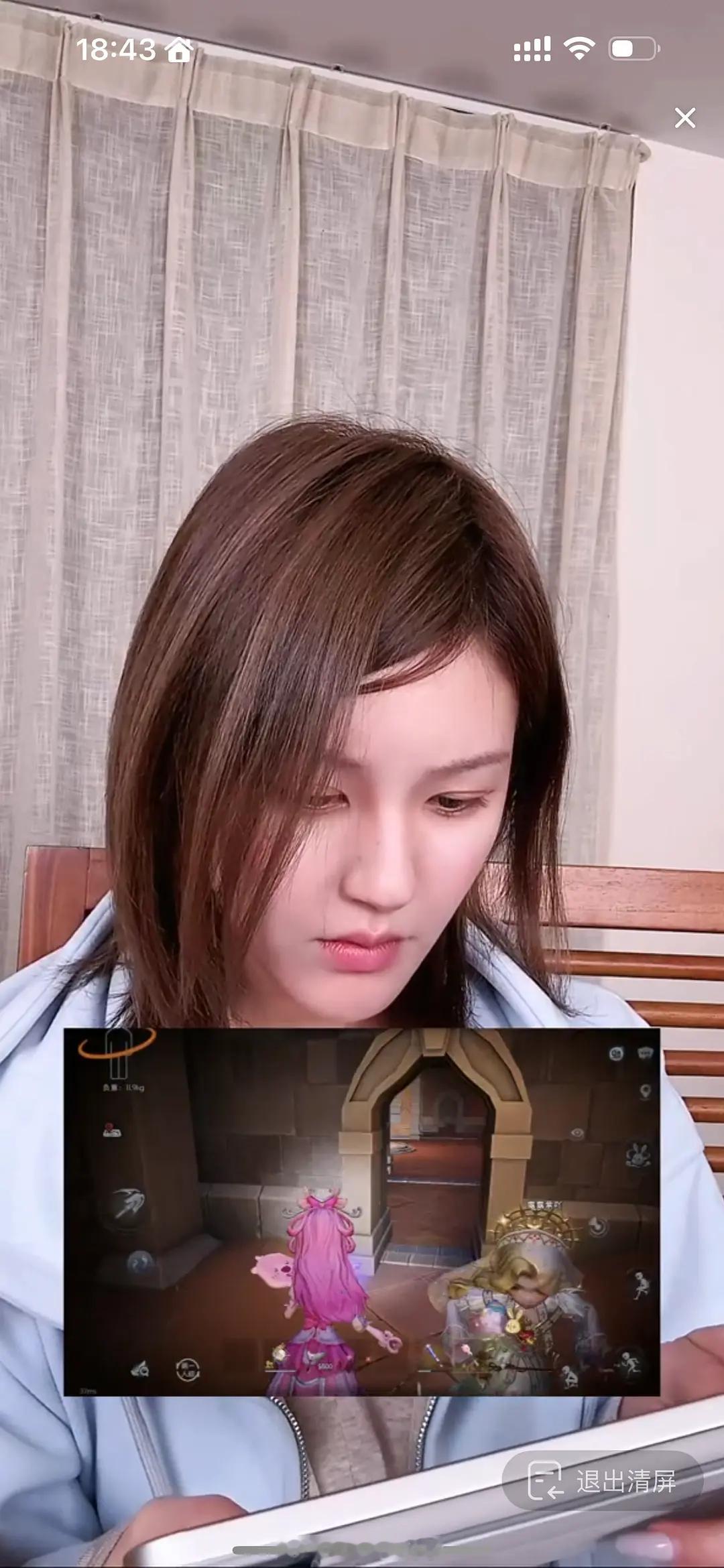 赵露思直播打游戏，状态看起来还好吗？ 