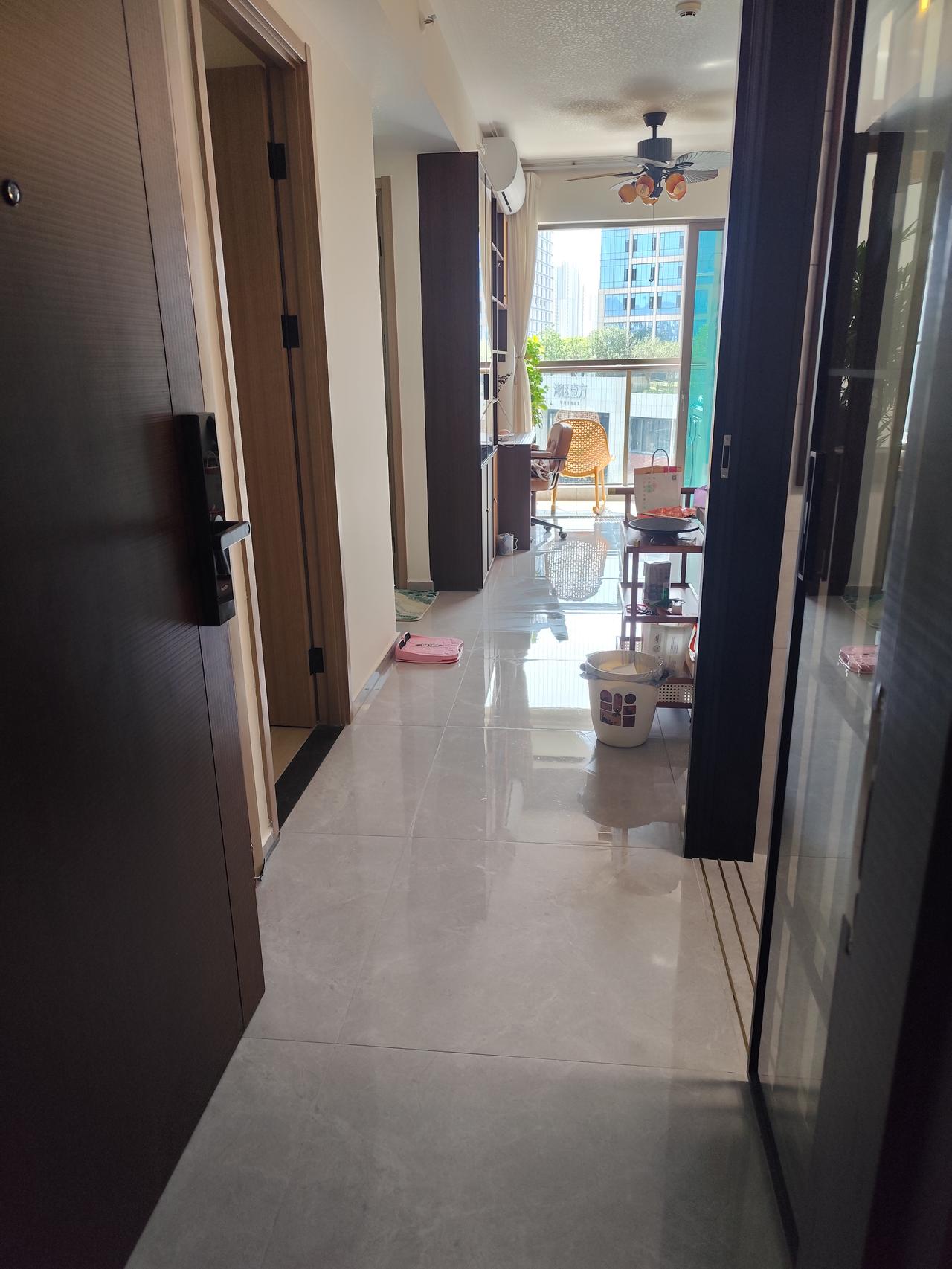 钱不够，一直想开业开不了，只能接保洁单打扫了。今天打扫一家70平，收入900元，