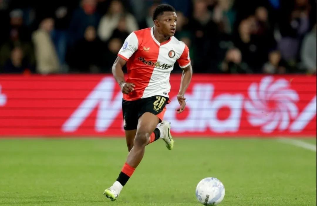 罗马诺发推：利物浦仍在探索市场上的右后卫选择，不过目标不会是吉瓦伊罗-里德，这名