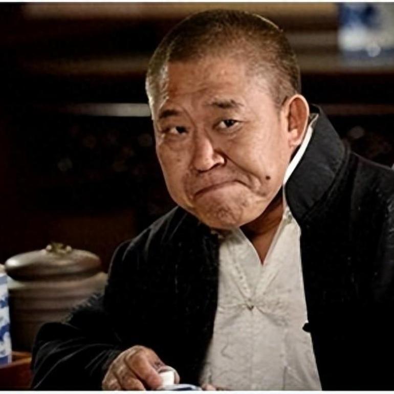 反差炸裂！歪嘴反派演半辈子坏人，亲女儿竟是眼熟女星
 
杜旭东靠着标志性歪嘴，演