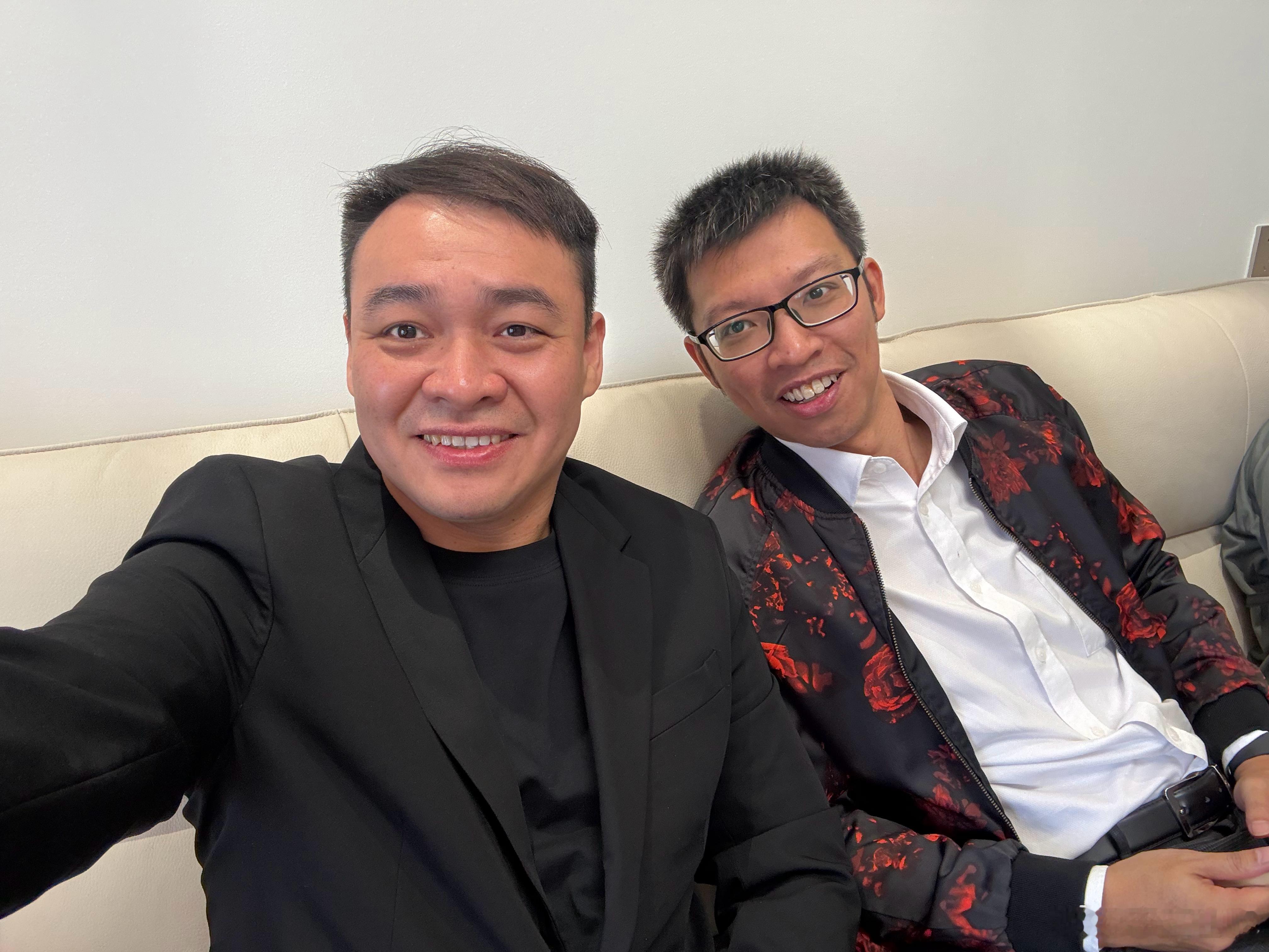 我同学话我今日人模狗样，第一次见我着西装！ 