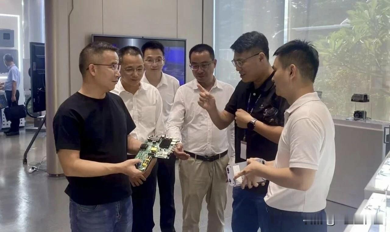 兴宁市上半年固投比增百分之十五左右，增速位列梅州第一，招引项目22个、投资总额达