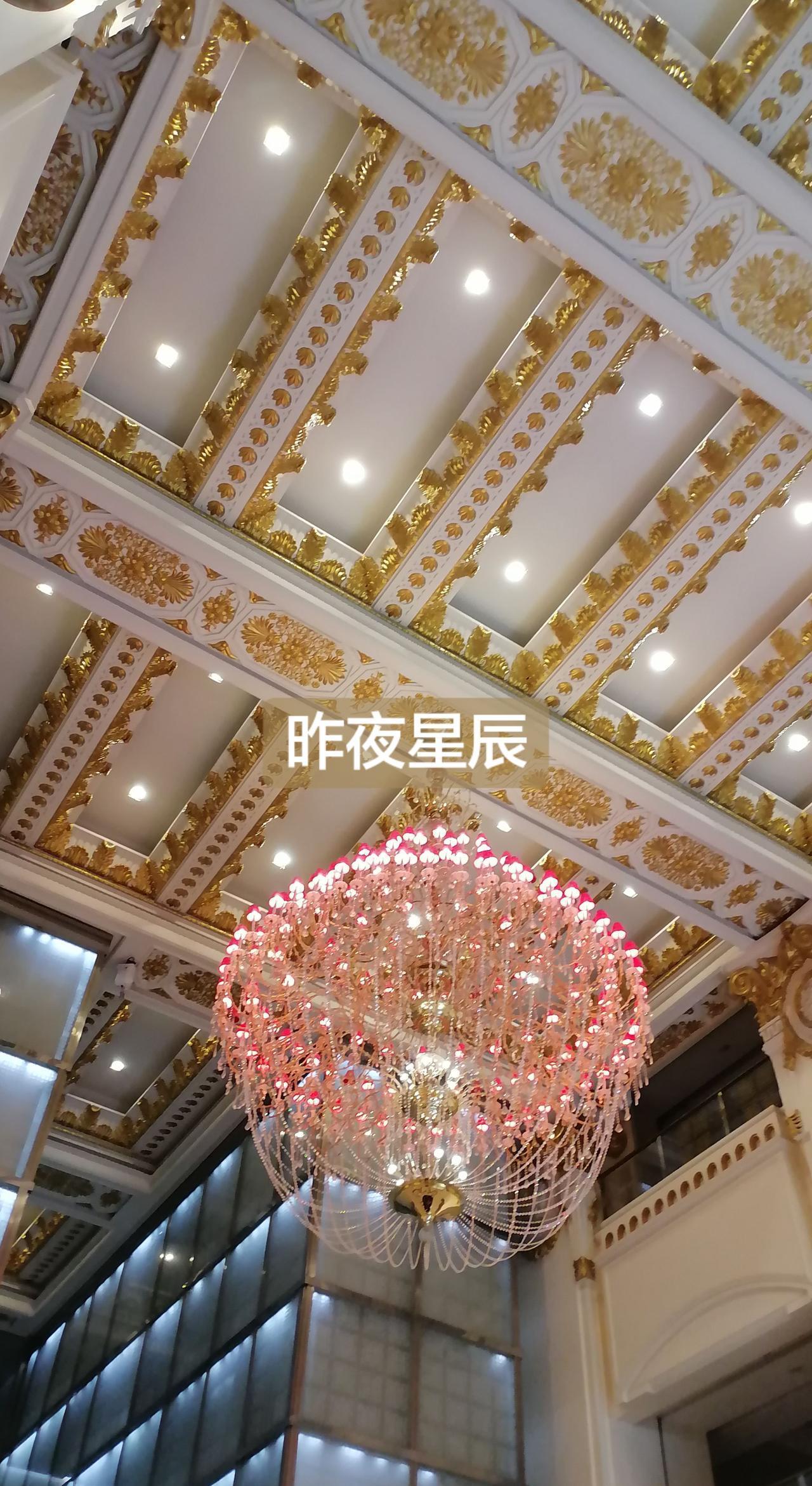 华灯初上，星光灿烂，华丽富煌！