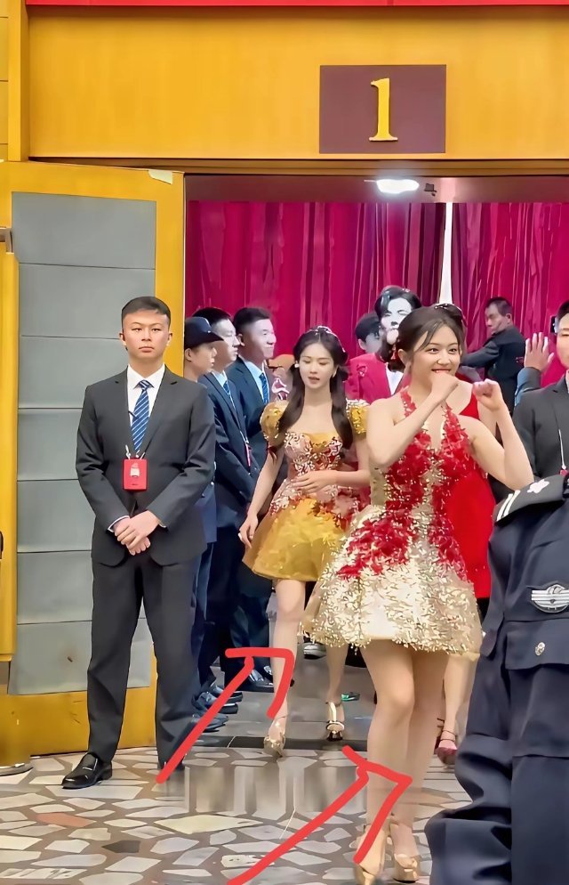 白鹿 李兰迪谁的腿粗？王玉雯芭蕾演员出身，就不用说了，必定身材高挑。李兰迪和白鹿