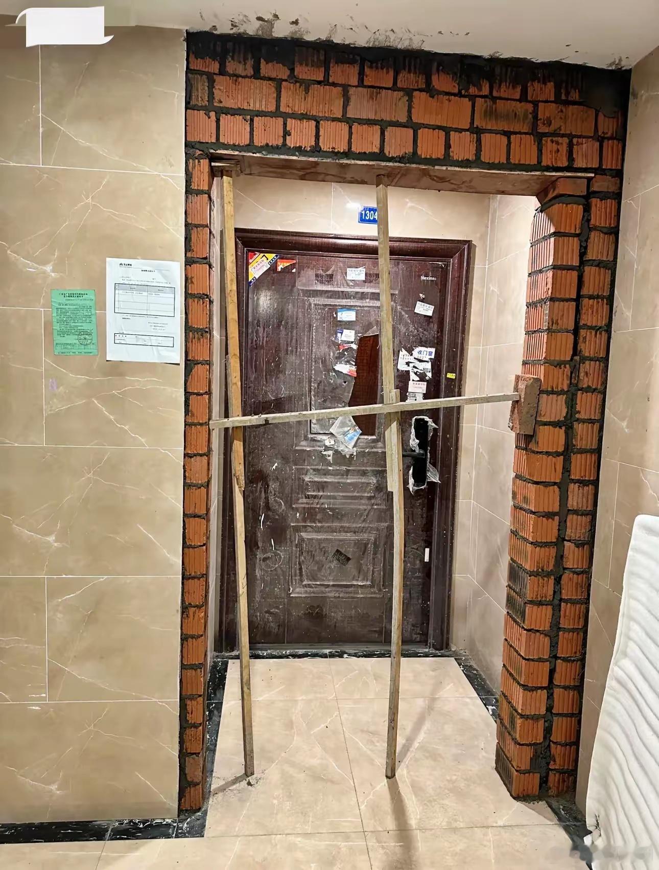 深圳网友爆料：邻居野心真大，上来就开始圈地扩建，跟她沟通不听，想问大家该如何反制
