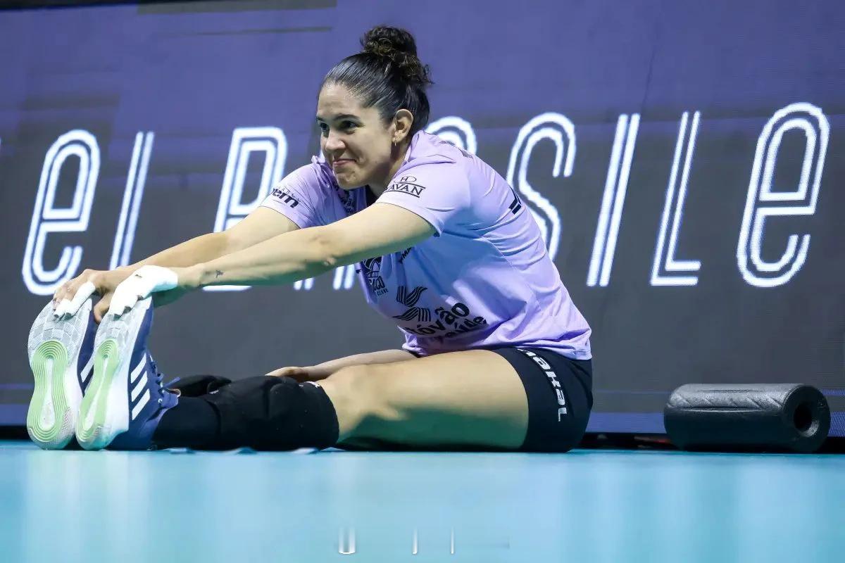 【娜塔莉亚进入奥萨斯科世俱杯大名单】国际排坛动态 11月25日，国际排联公布了女