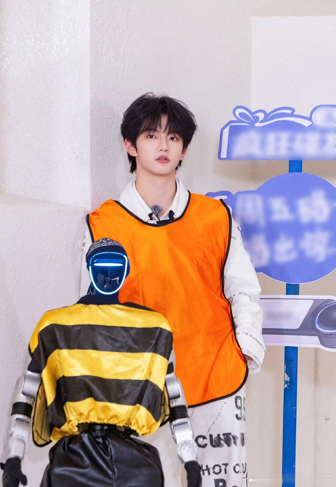 穆祉丞说bee疯糖不杀青不知不觉就要收官了，好舍不得这个小穆！第二季什么时候来！