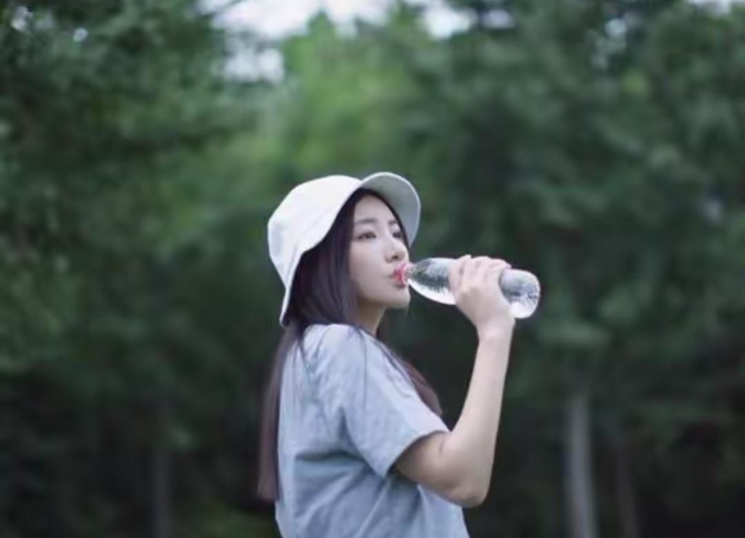 有天深夜，接到了一个矿上朋友的电话，急叨叨的让我去帮下忙，说是家里两孩子中邪了。