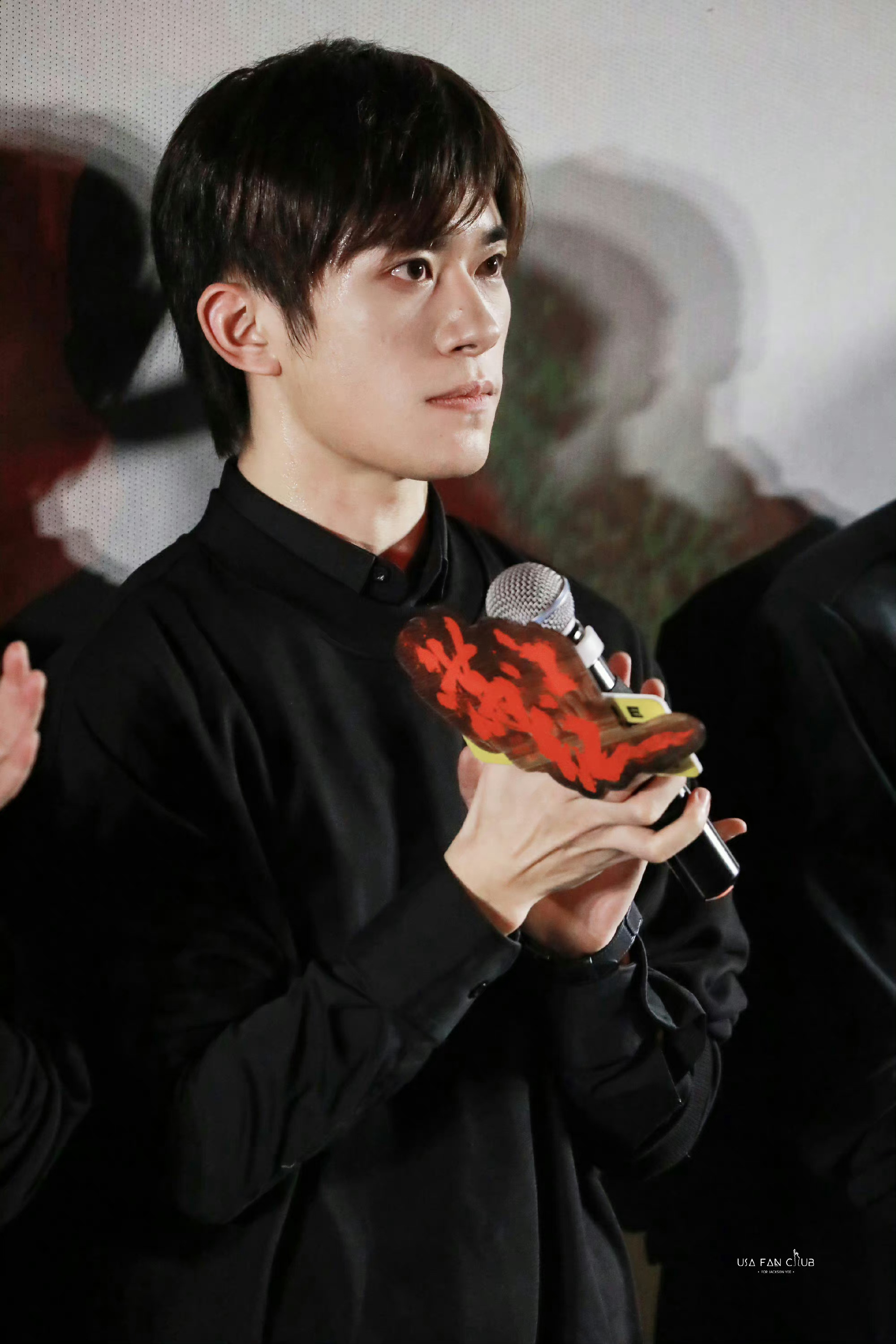 黑衣王鹤棣易烊千玺谁帅一点 ​​​