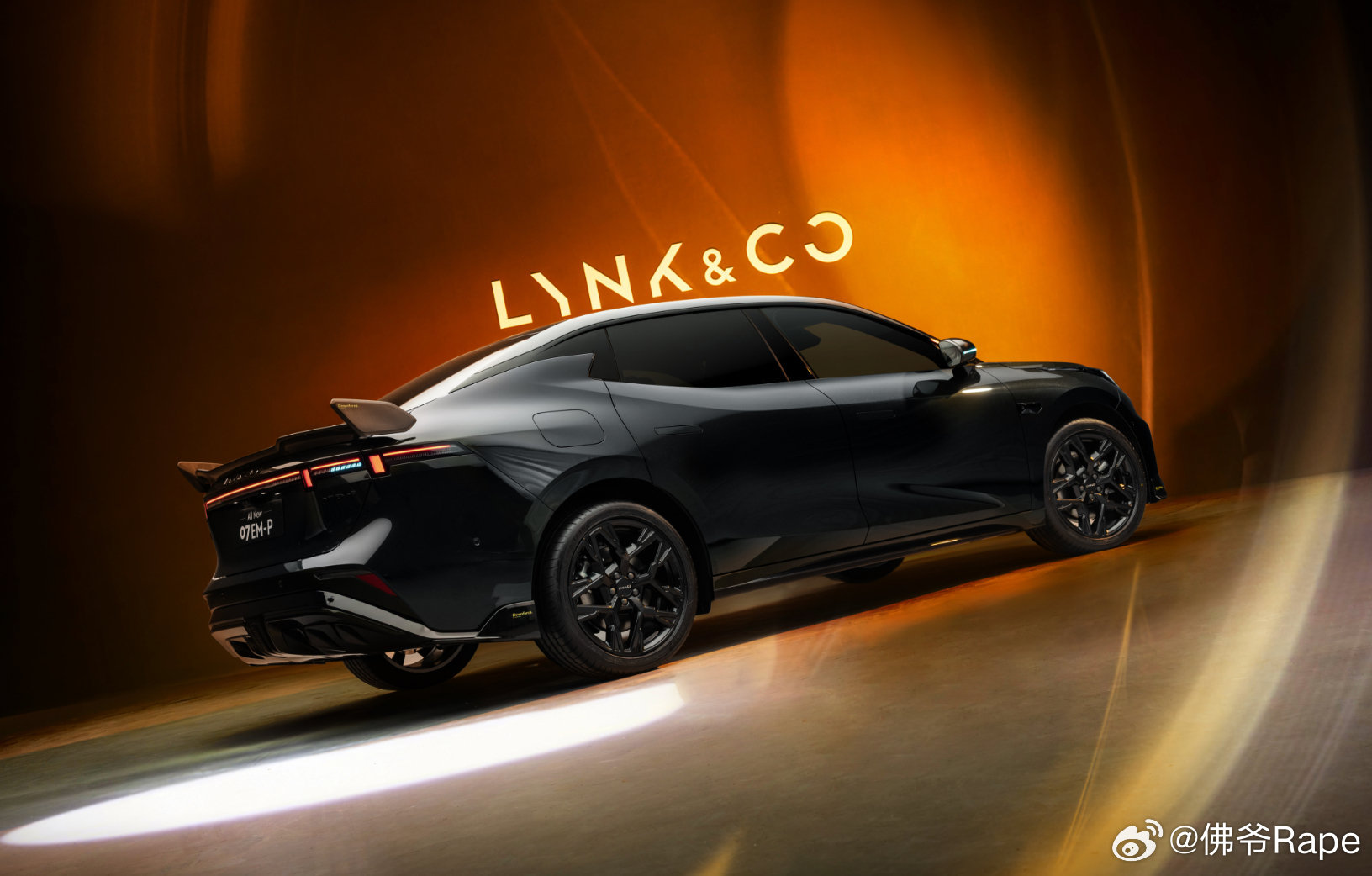 领克07碳纤维尾翼版带感登场 领克07 这大尾翼，你怎么看？值不值得入局。。。民