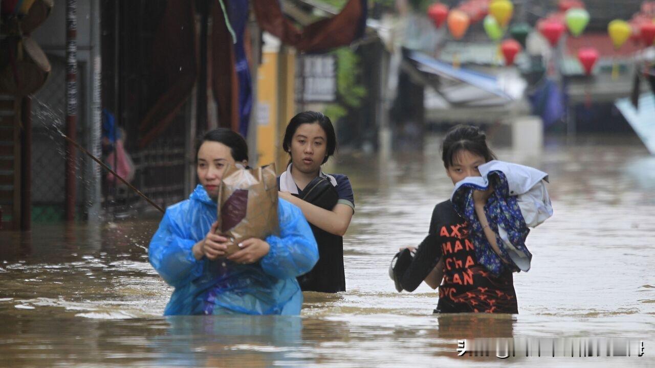 2025年11月24日，越南中部发生洪水，遇难人数已升至90人！11月24日，据