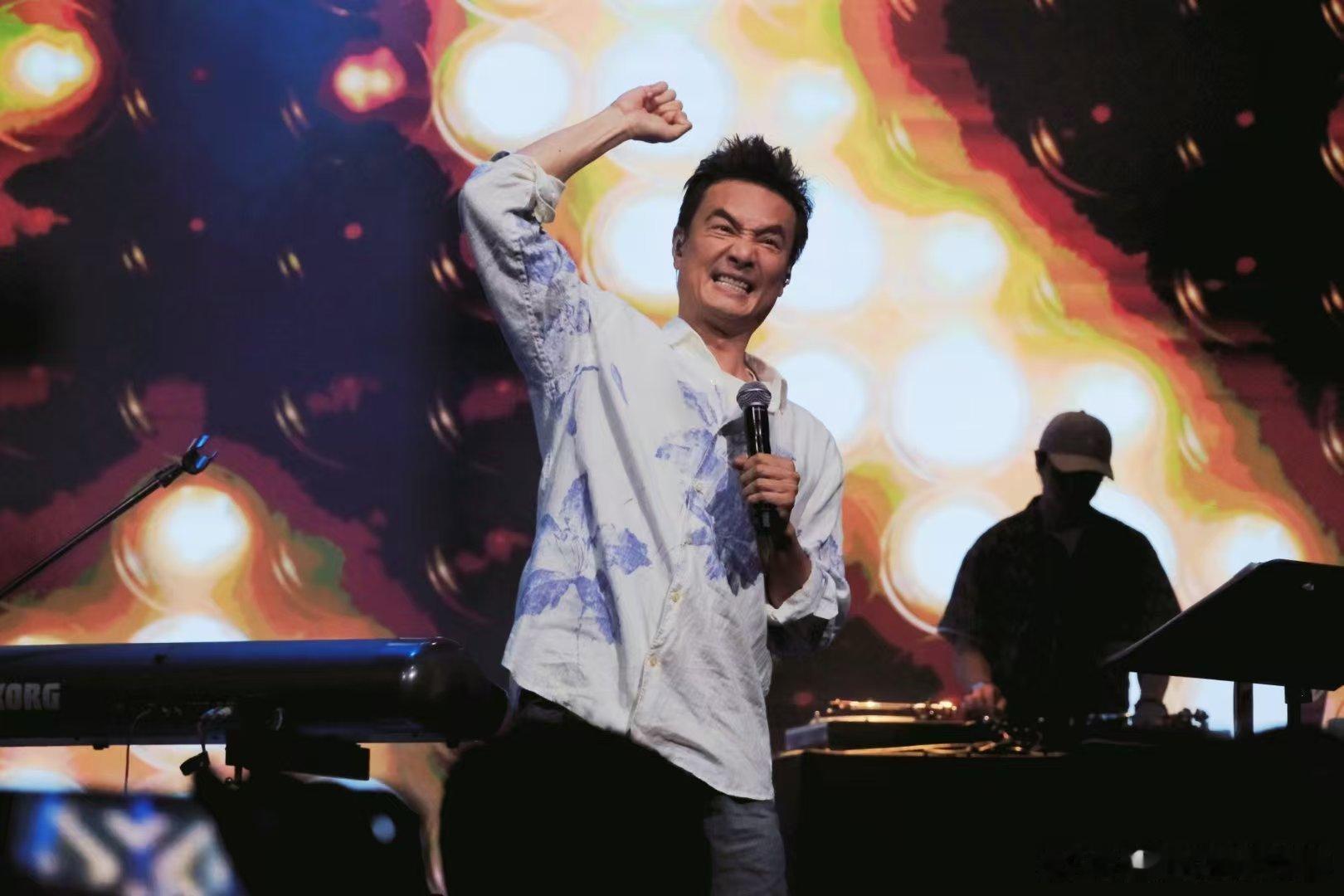 歌手直播尤长靖李泉好高级歌手2026 两个人对于歌曲情绪的理解高度同步，内敛的演